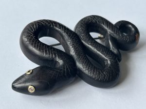 Ebenholz Anstecknadel